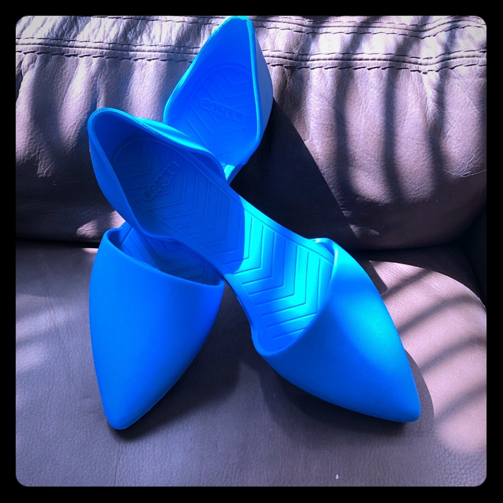 Native Audrey Flats in electric blue
